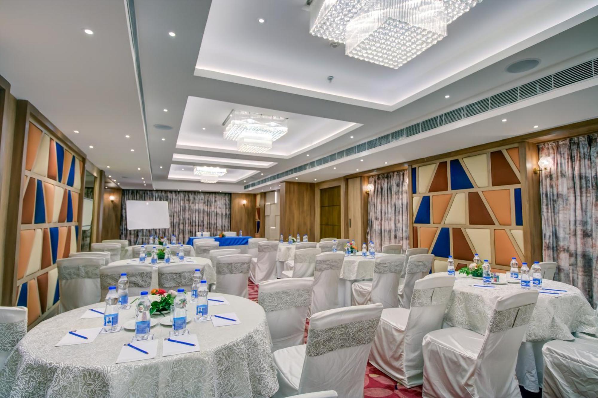 Cozzet Victoria Hotel Bhubaneswar Zewnętrze zdjęcie
